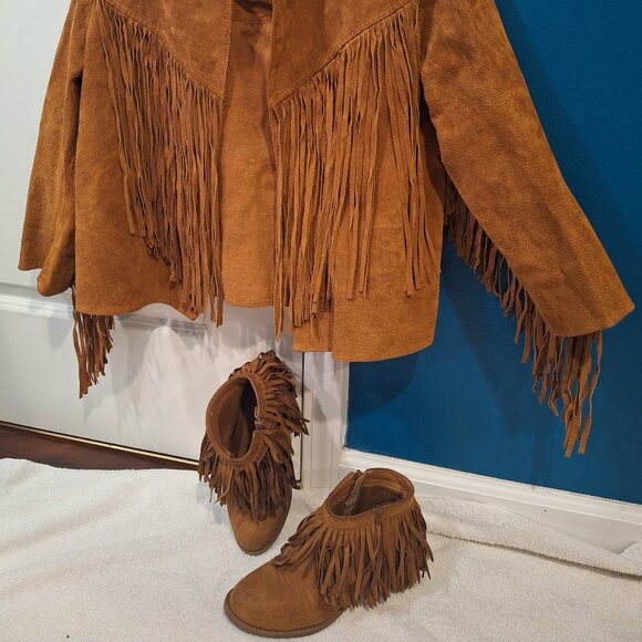 Suede Cowgirl Jacket $22 and Matching Boots $13 - Picture 5 of 10